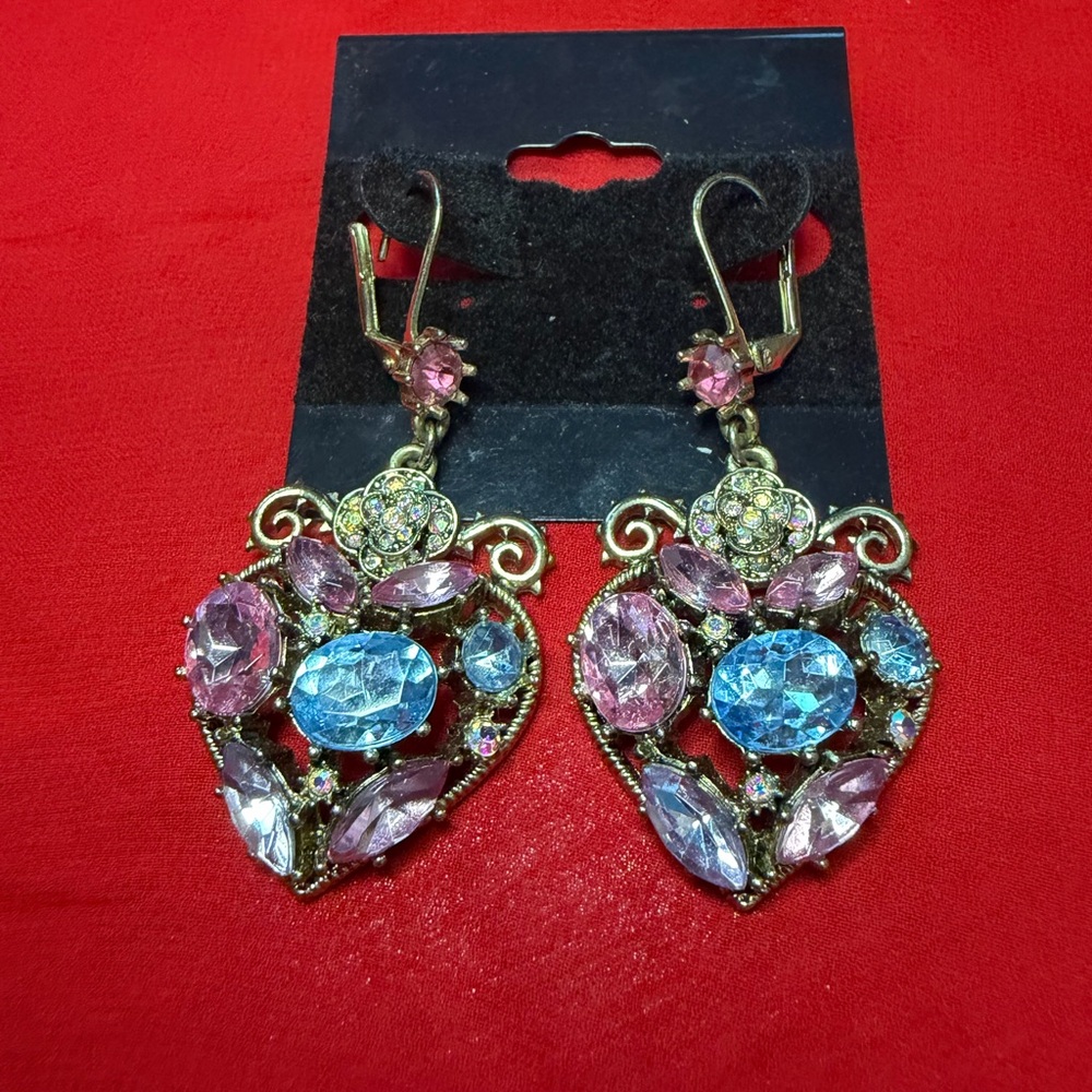 Betsey Johnson heart rhinestone earrings - Picture 2 of 3